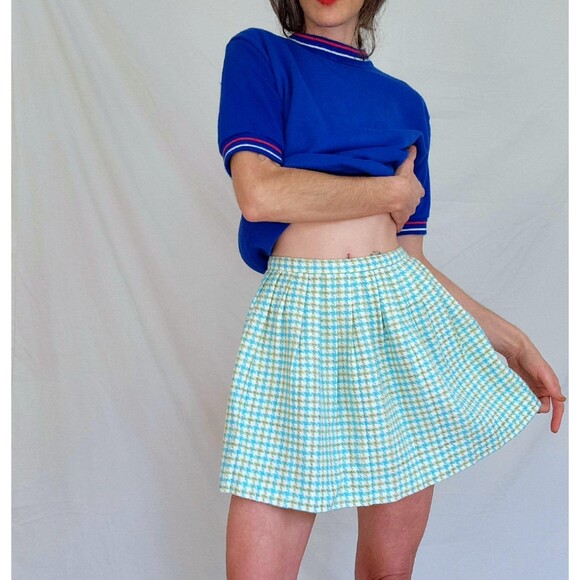 1960s Vintage Tartan Plaid Pleated Wool Mini Skirt: Mod Fashion, 25" XS - Picture 9 of 10